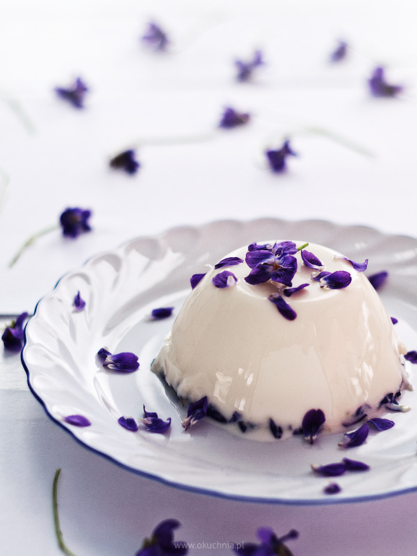 Panna cotta with white chocolate and fragrant violets