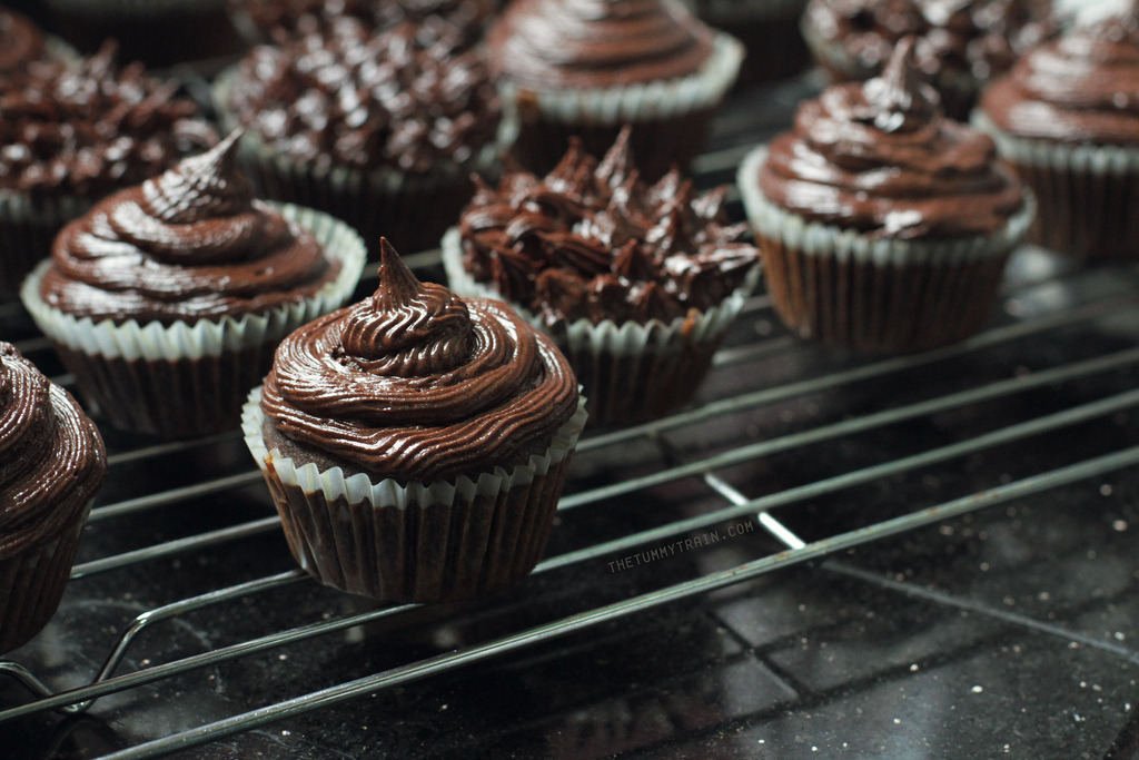 Chocolate, Banana, And Nutella In A Cupcake + Ways To Frost Cupcakes Video Tutorial - Click Here